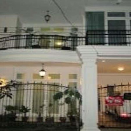 Ge Jacmart Homestay Makassar By Zuzu מראה חיצוני תמונה